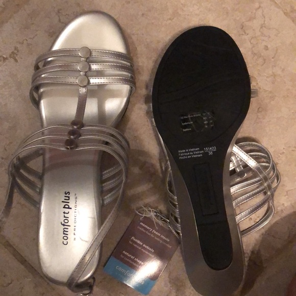 Silver heels - Picture 2 of 2